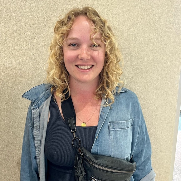 Meet your Posher, April - Picture 3 of 3